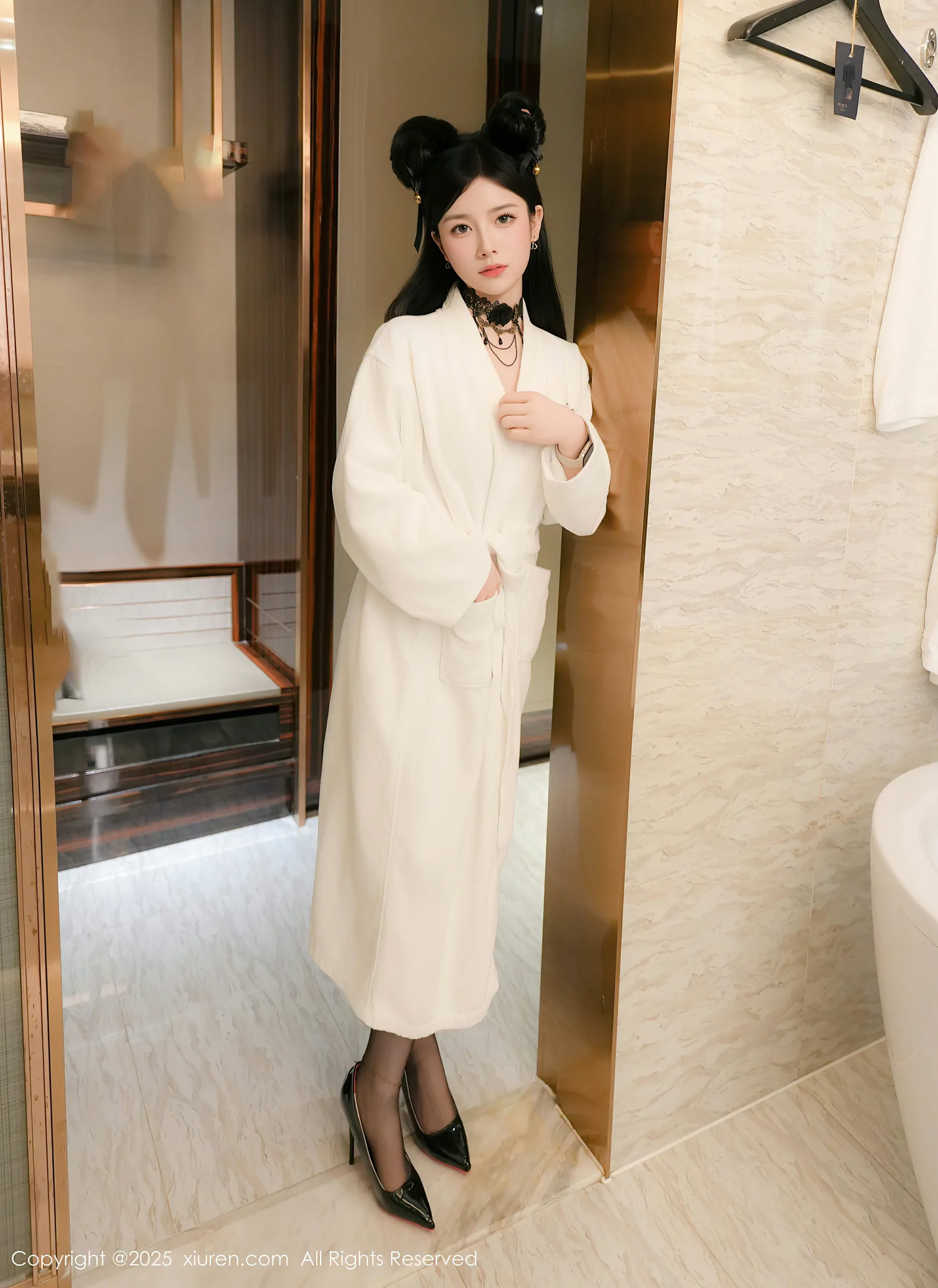 [Xiuren秀人网] 2025.03.04 NO.9961 优酱 [76+1P／771MB]-女神汇