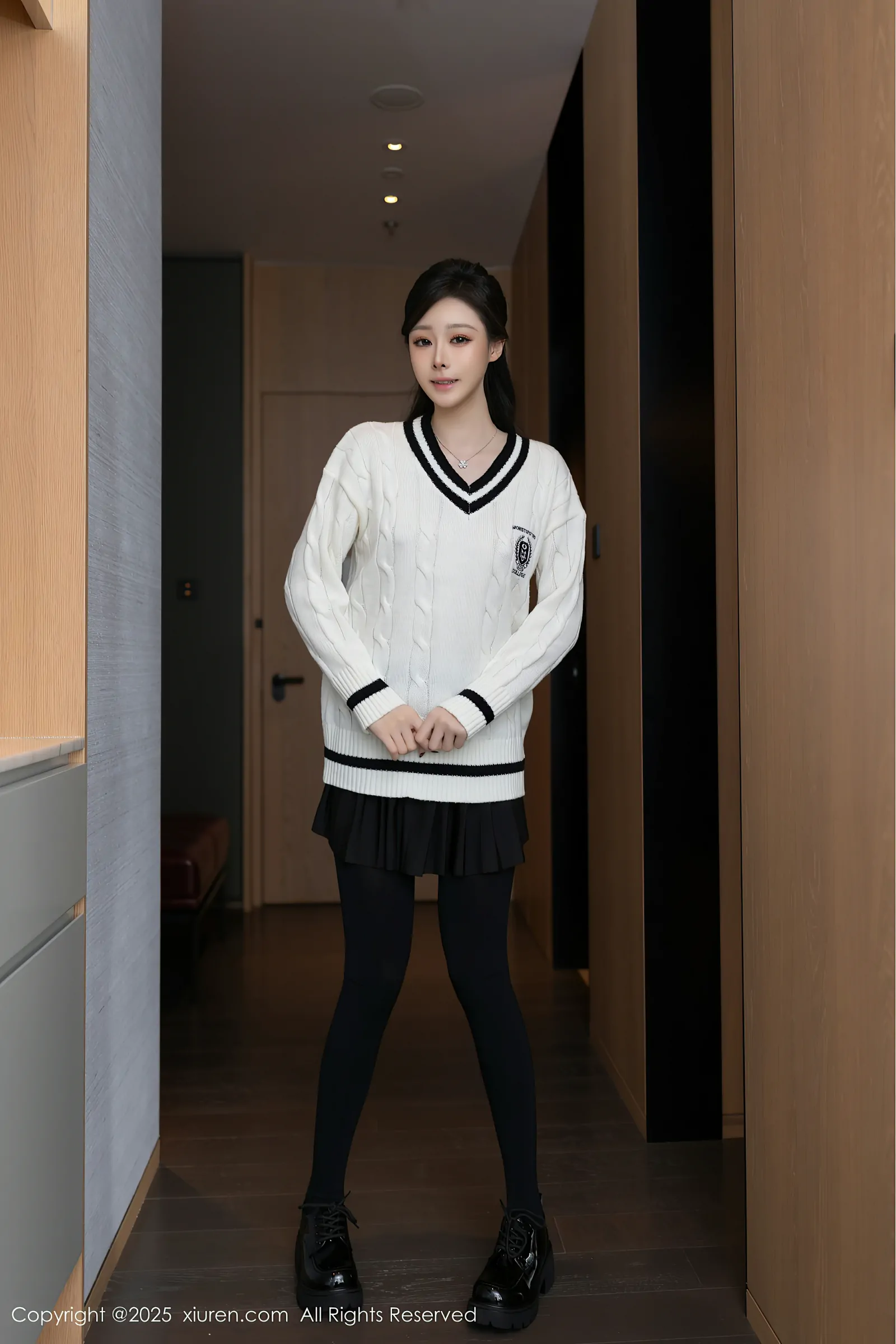 [Xiuren秀人网] 2025.03.07 NO.9986 小逗逗 [79+1P／726MB]-女神汇
